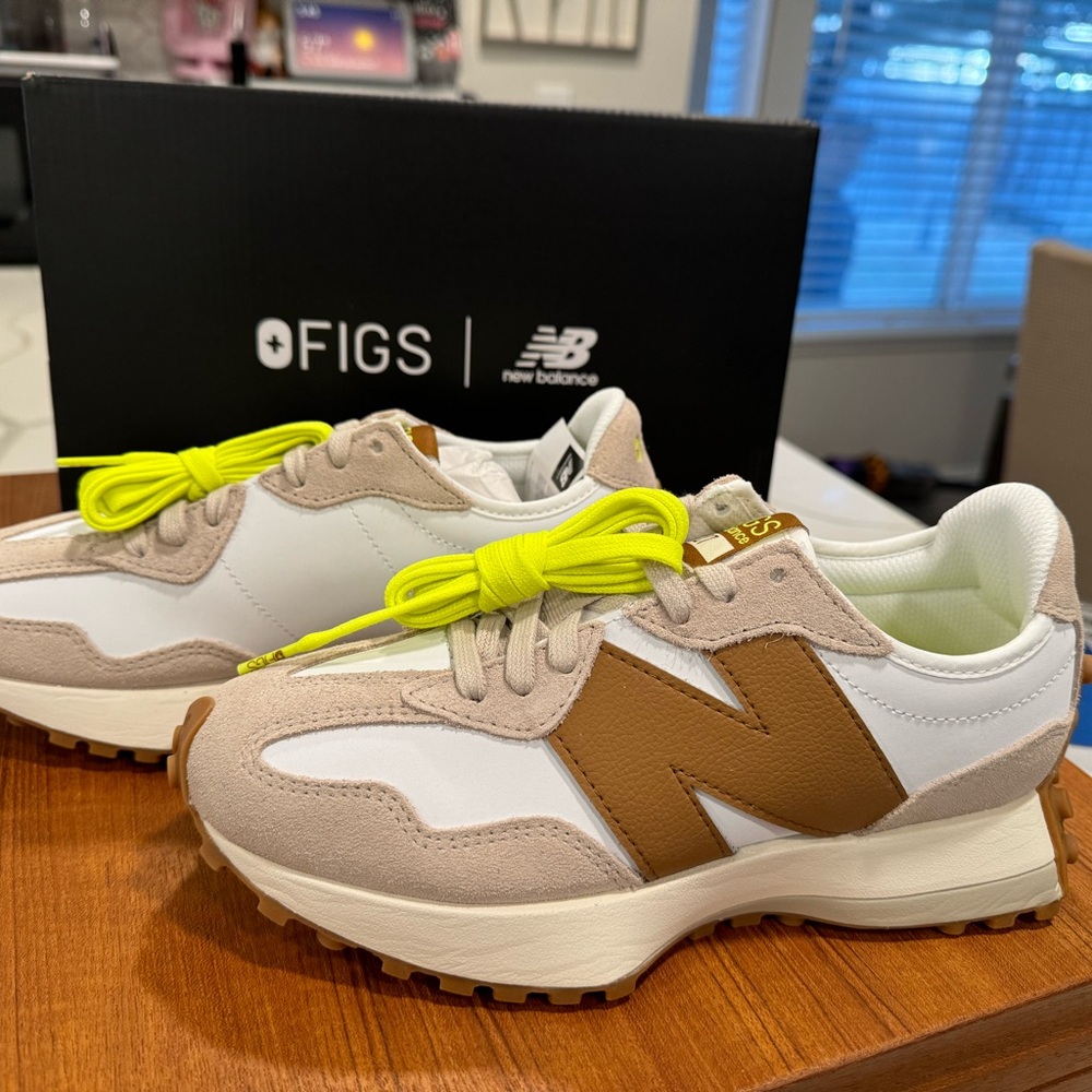 New Balance Figs 327 Bone